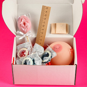 Набор мужской «Для выживания с женщиной» (антистресс-грудь, леденец, мармелад, застежка для бюстгальтера, линейка)